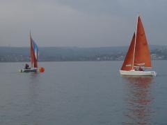 Longshot leads Quantum round the windward mark.