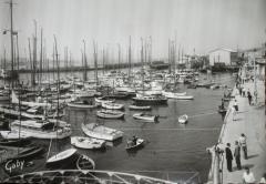 Another view of YCC's original premises and moorings in the avant-port - note the sculling in the foreground!