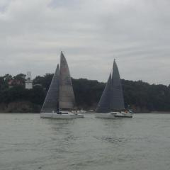 Thierry and Loulou keen to overtake on the way out of the estuary