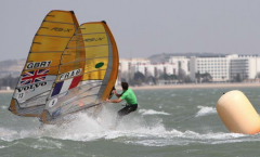 Julien Bontemps chases Nick Dempsey in one of their many duels at Cadiz