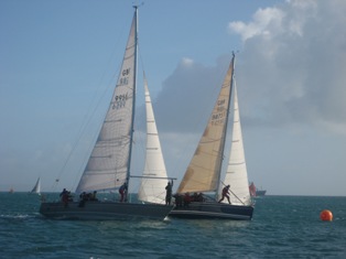 Close racing at the windwark mark